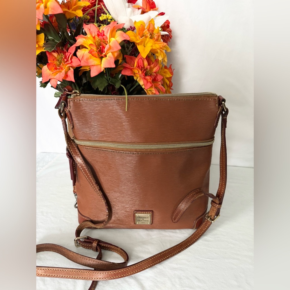 🩷Dooney & Bourke Brown Crossbody Bag